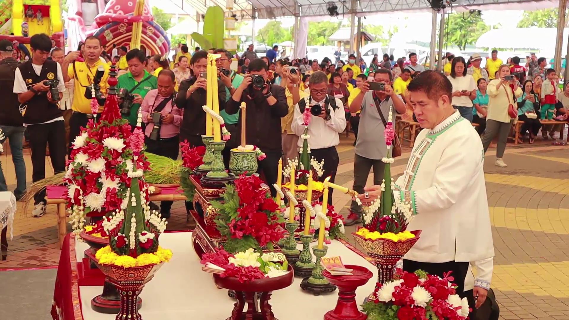 รมว.&ldquo;ธรรมนัส&rdquo; ทำบุญวันเกิดครบ 59 ปี มีบรรดานักการเมือง ข้าราชการ และชาวพะเยาร่วมในพิธีเป็นจำนวนมา