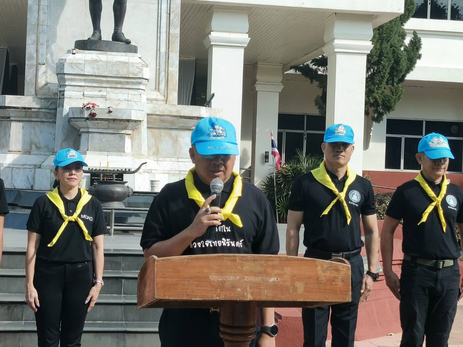 รองผู้ว่าราชการจังหวัดพะเยา ร่วมกิจกรรมจิตอาสาบำเพ็ญประโยชน์ปรับปรุงภูมิทัศน์บริเวณสถานที่ราชการจังหวัดพะเยา